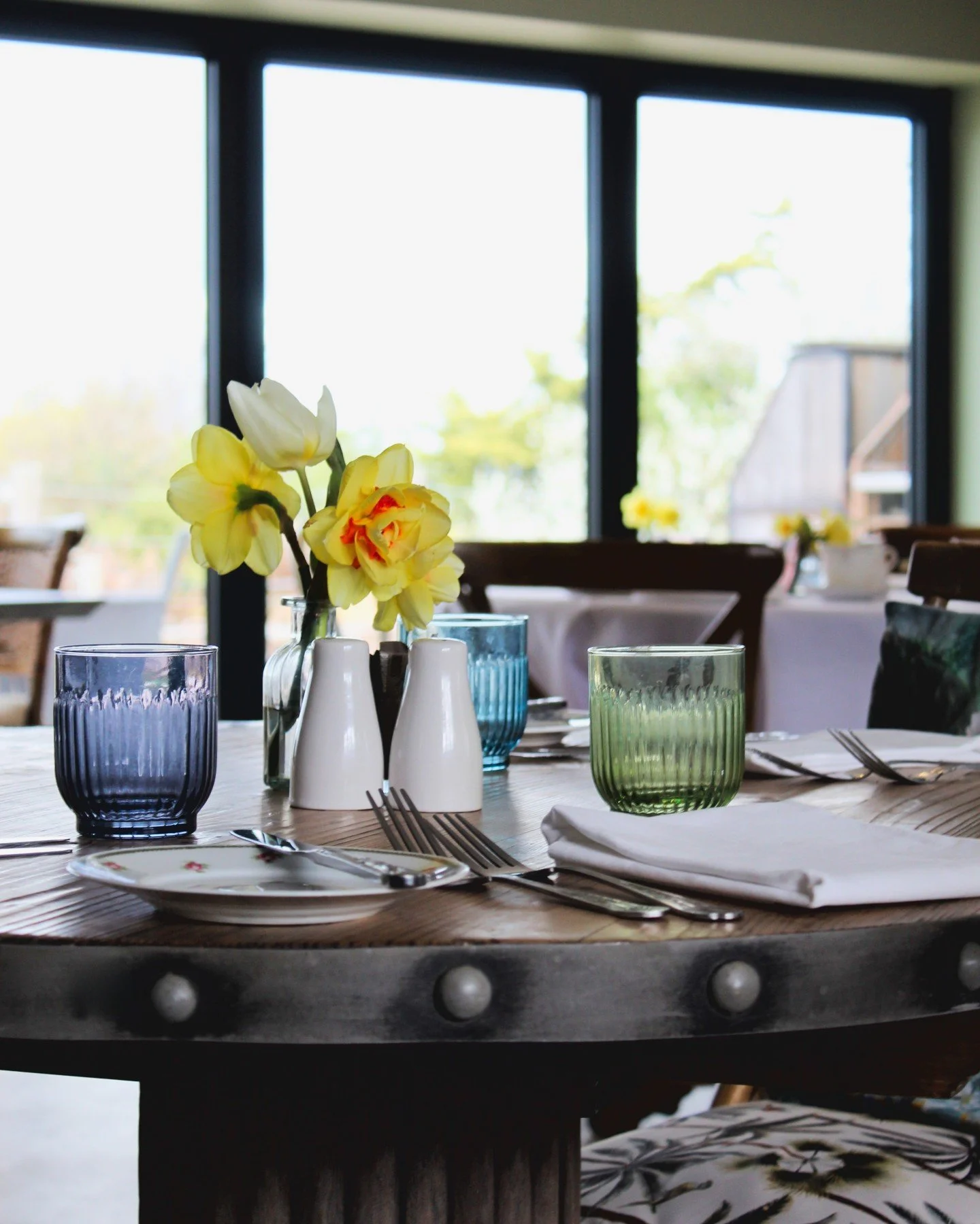 The best kind of bank holiday is the one where you don&rsquo;t have to check the time. Sip, stay, and soak in those Whitstable views. 🌊🍹

#WhitstableLife #WhitstableCoast #KentCoast #VisitKent #KentStaycation #KentLife #CoastalEscape #StayByTheSea 