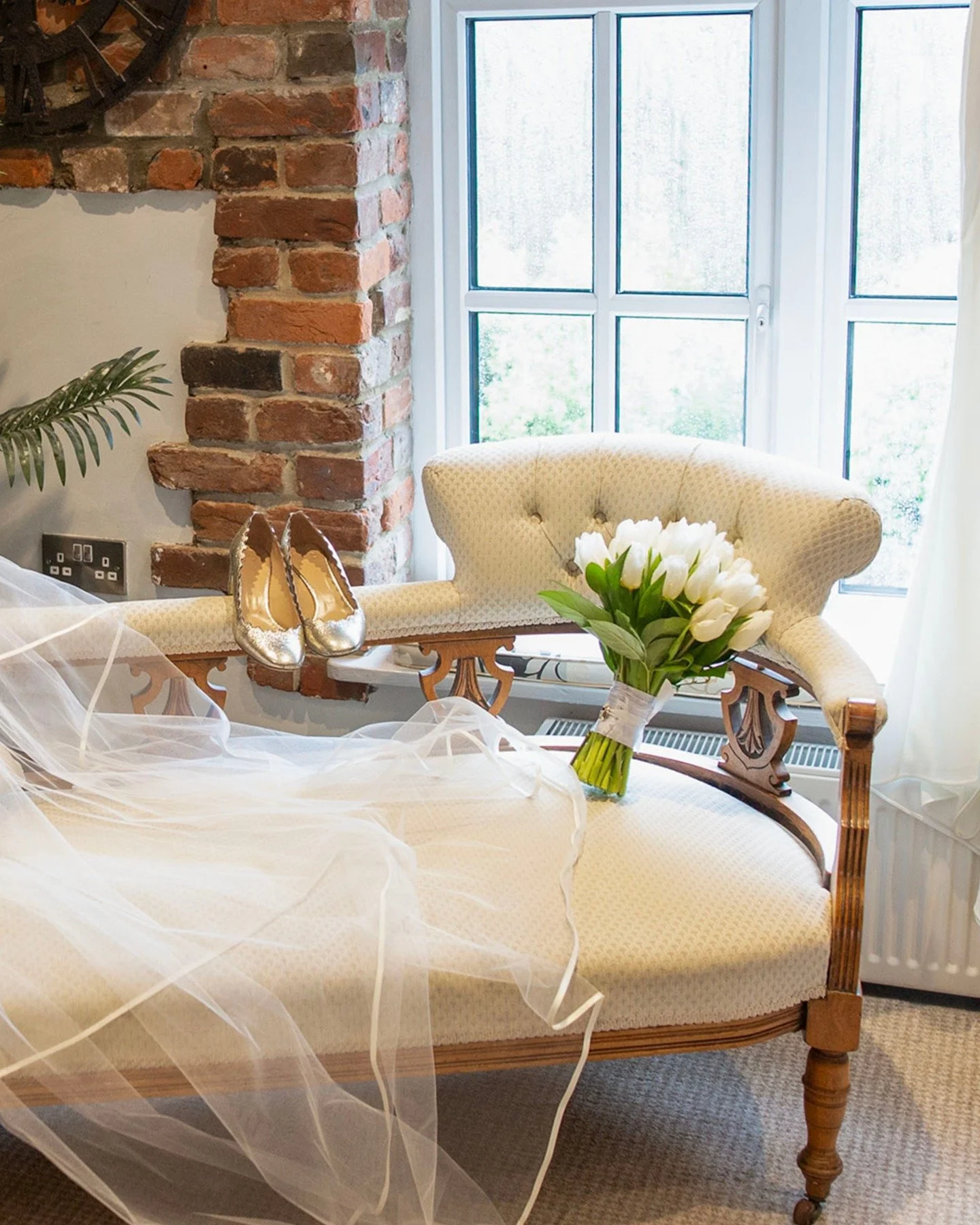 If you&rsquo;re picturing your wedding morning&hellip; start here. ✨

A beautifully light-filled space, room for all your people, and those quiet moments before everything changes. 💖👰🤵

#weddingmorning #bridalprep #weddingvenueuk #gettingready #br