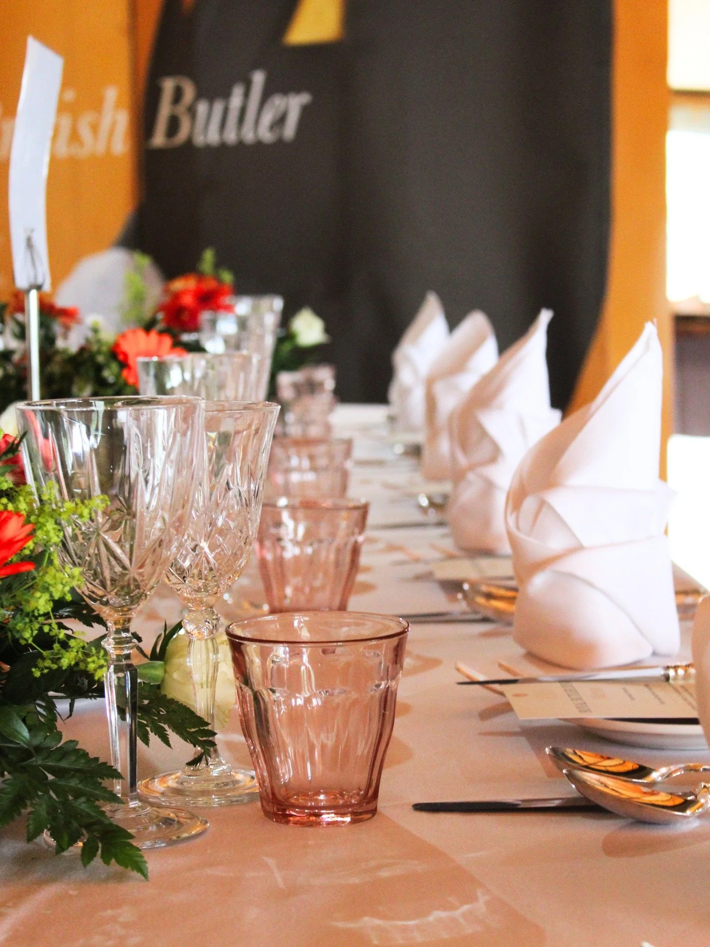 The tipi looked absolutely stunning for Wednesday's Royal Butler Dinner.🍴
If you've got a celebration, corporate dinner or something a little out of the ordinary in mind, this is what we can do with it. Link in bio to find out more.🤩

#RoyalButlerD