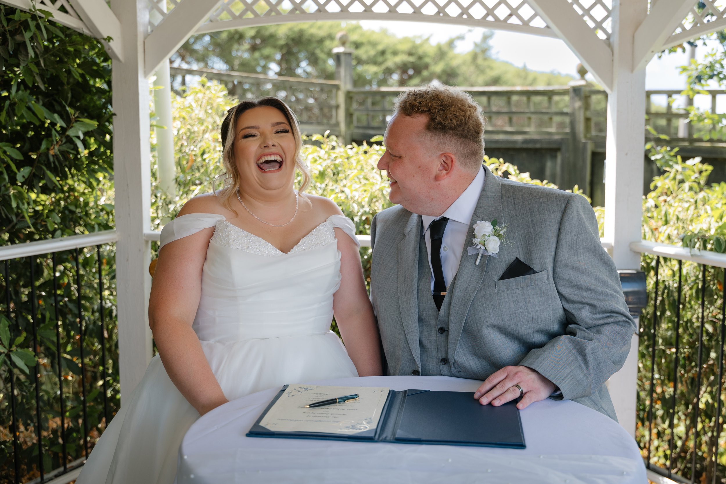 Hannah&Lewis-4051 copy.jpg