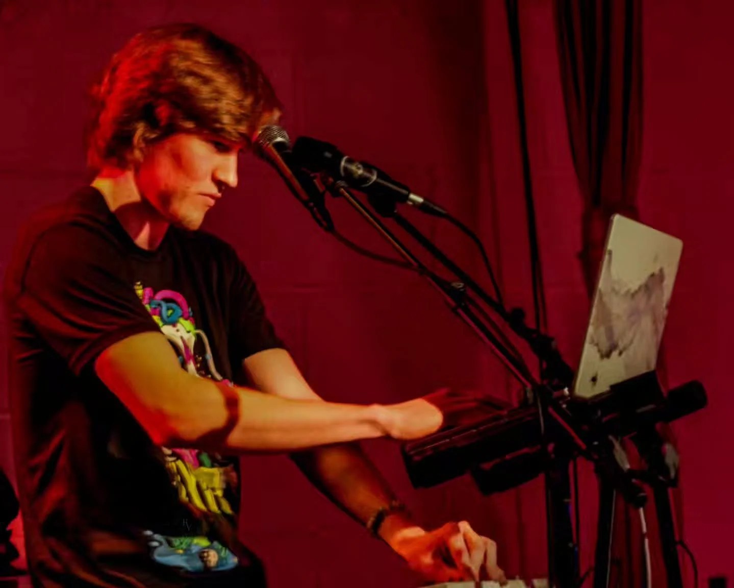 I had such a great time playing @rockwoodmusichall last Sunday!!! Huge thanks to everyone who came out🙏🏻🙏🏻🙏🏻

If you missed it, come and catch me on Saturday the 26th @brooklynmusickitchen 🔥🔥🔥

Thanks sm to @vixxen.photography for the amazin