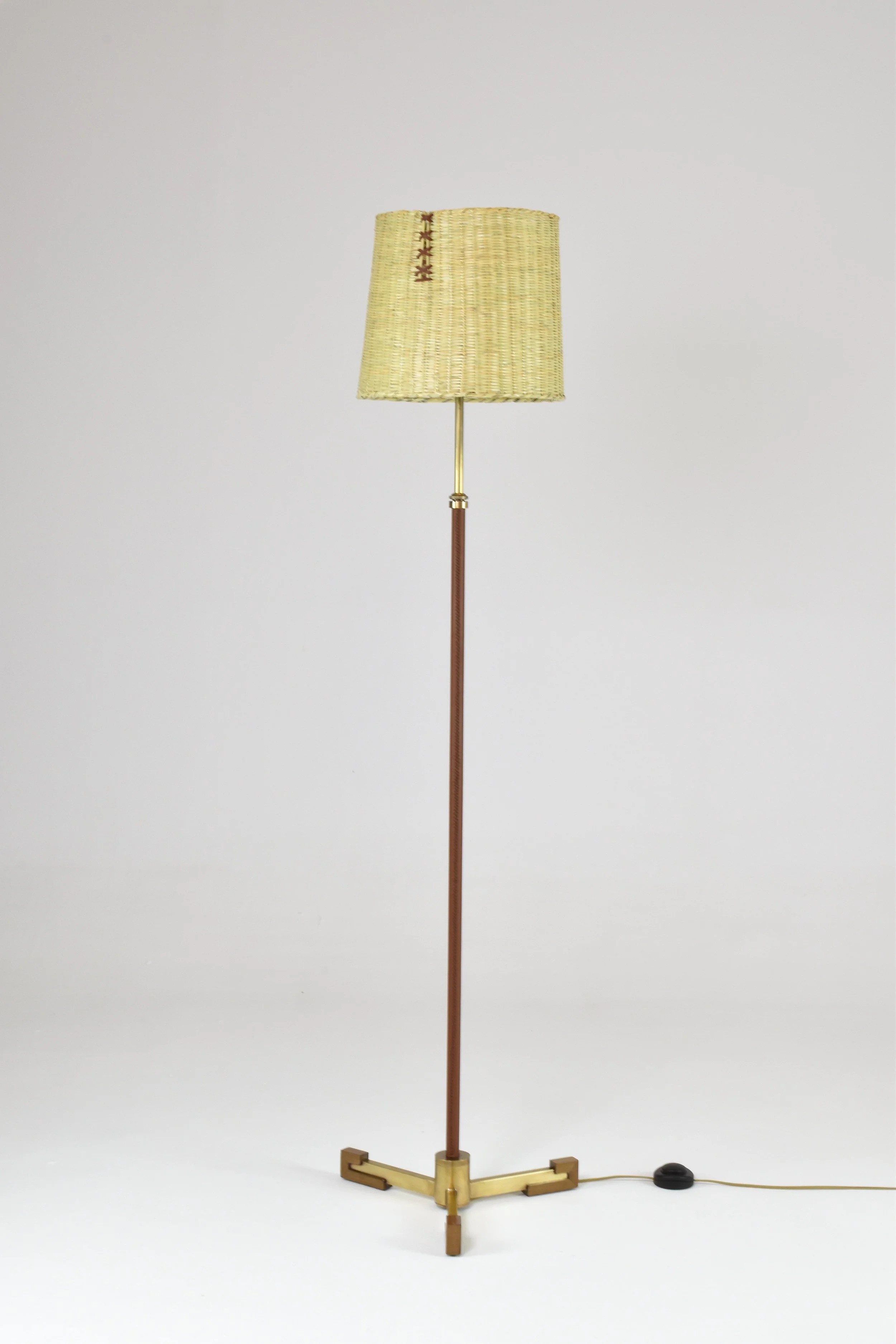 laof2_leatherandwicker_floorlamp_jas1.JPG