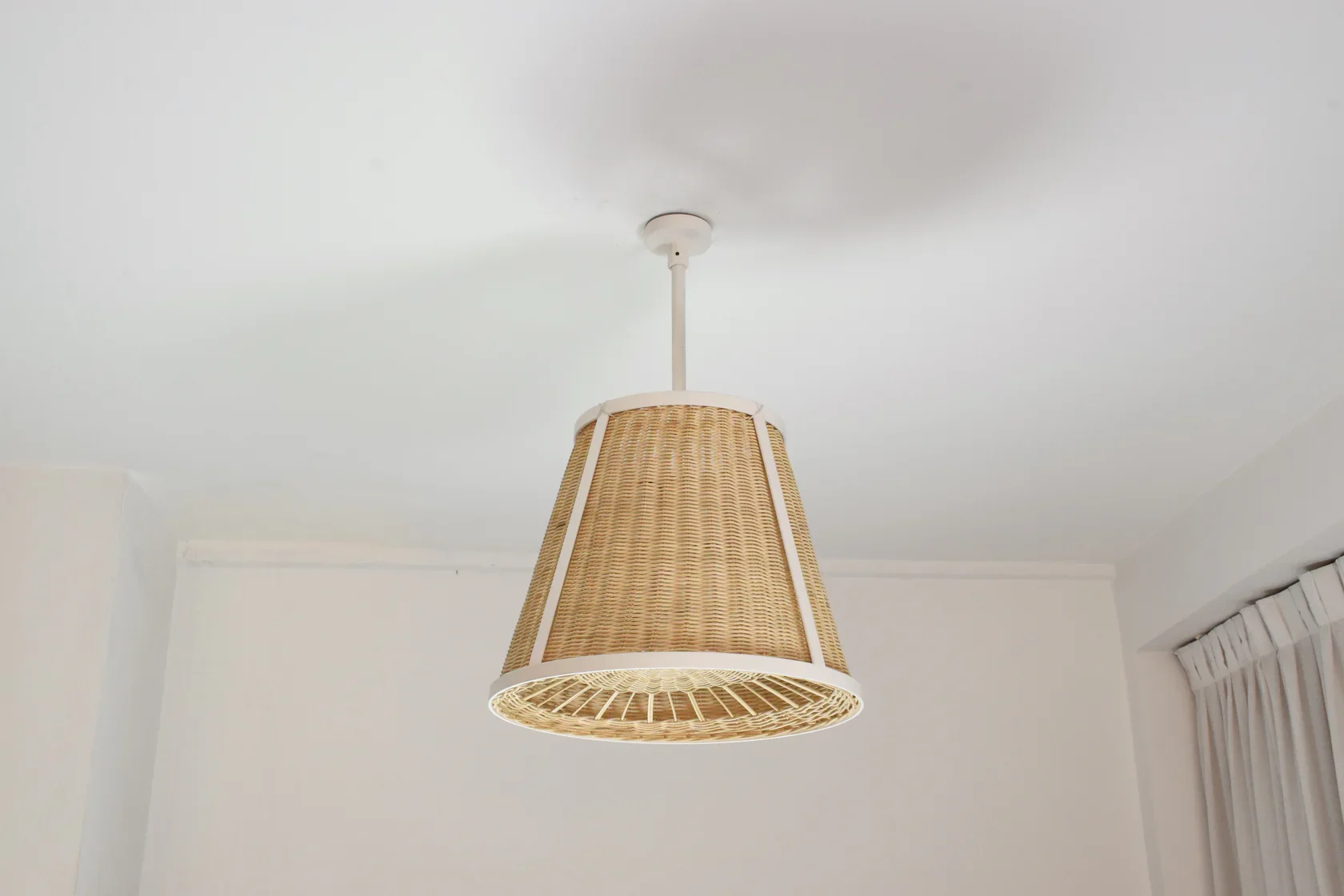 Caeli-W_Handcrafted_White_Rattan_Pendant_Light_Fixture_Flow_Collection_2.webp