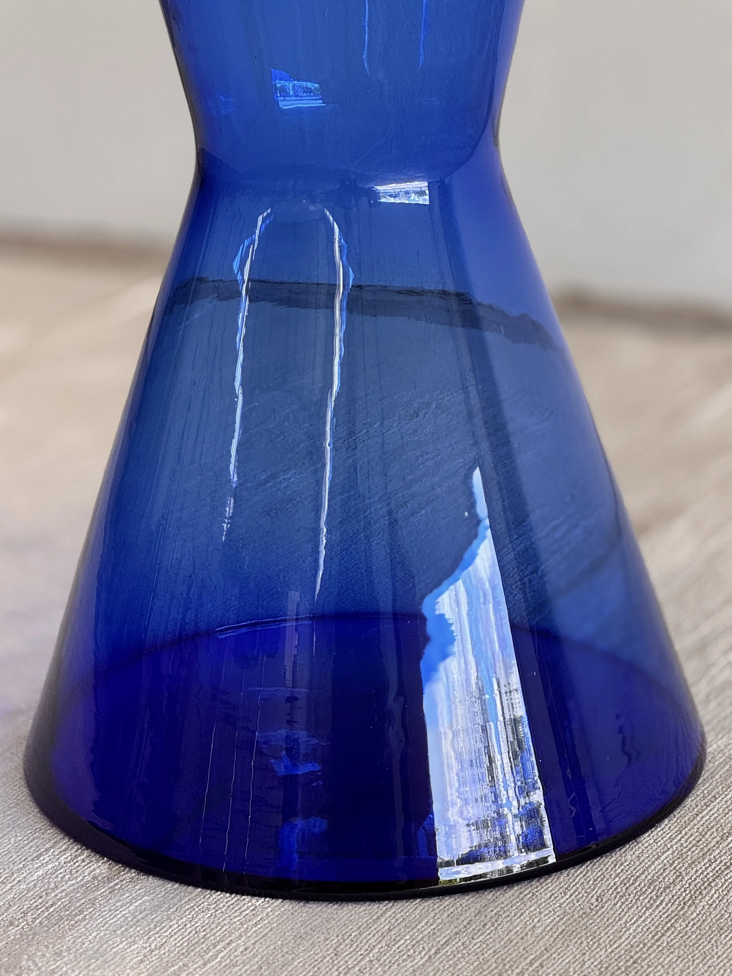 Solastra. 2025   A sculptural side table combining ancestral craftsmanship with contemporary design.