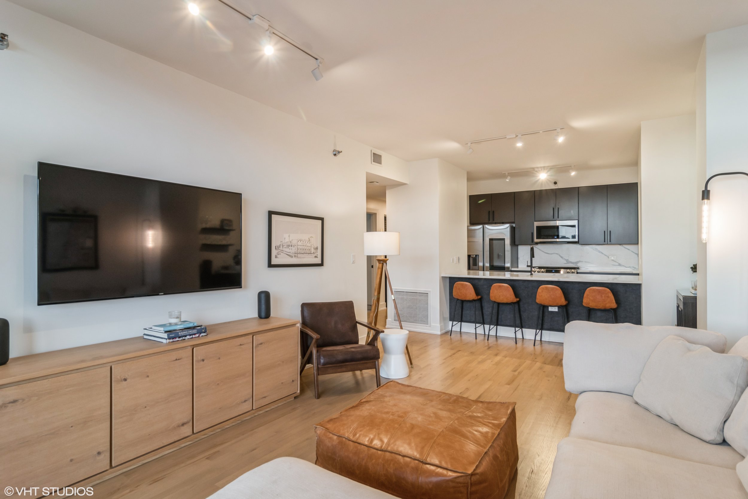 08_3232NHalstedStreet_AptD710_91_KitchenLivingRoom_HiRes.jpg