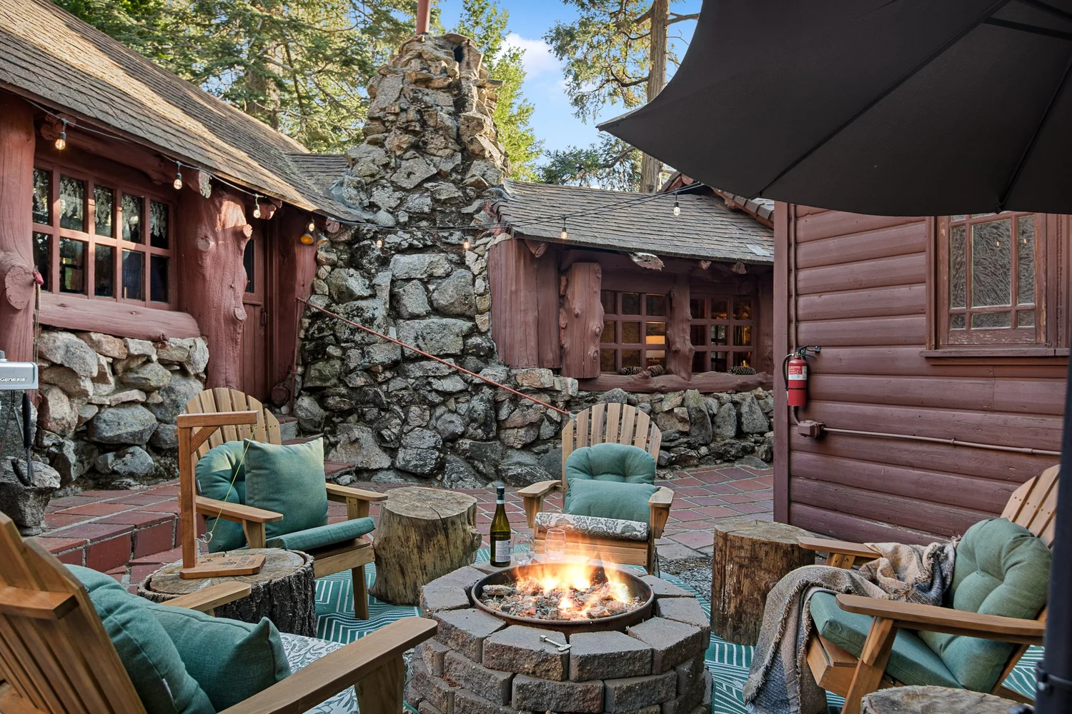Rockwood Cabins historic stone and log lodge in Twin Peaks