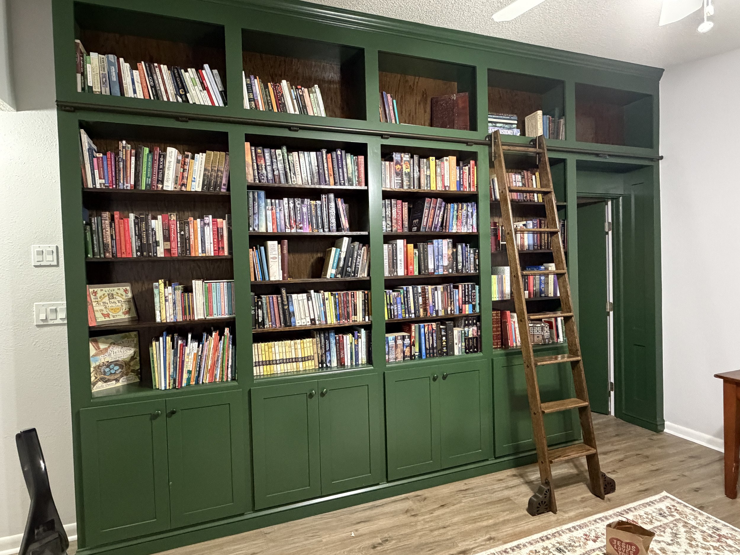 custom built-in bookshelf contstruction in raleigh north carolina