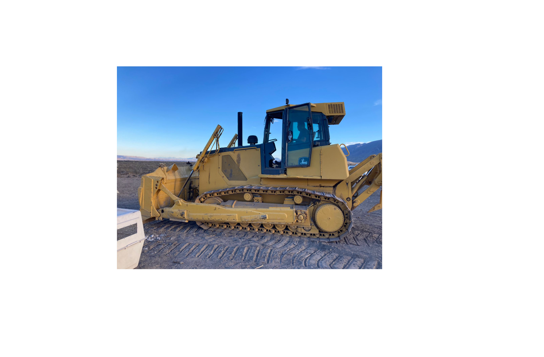 TRACTOR 1..png
