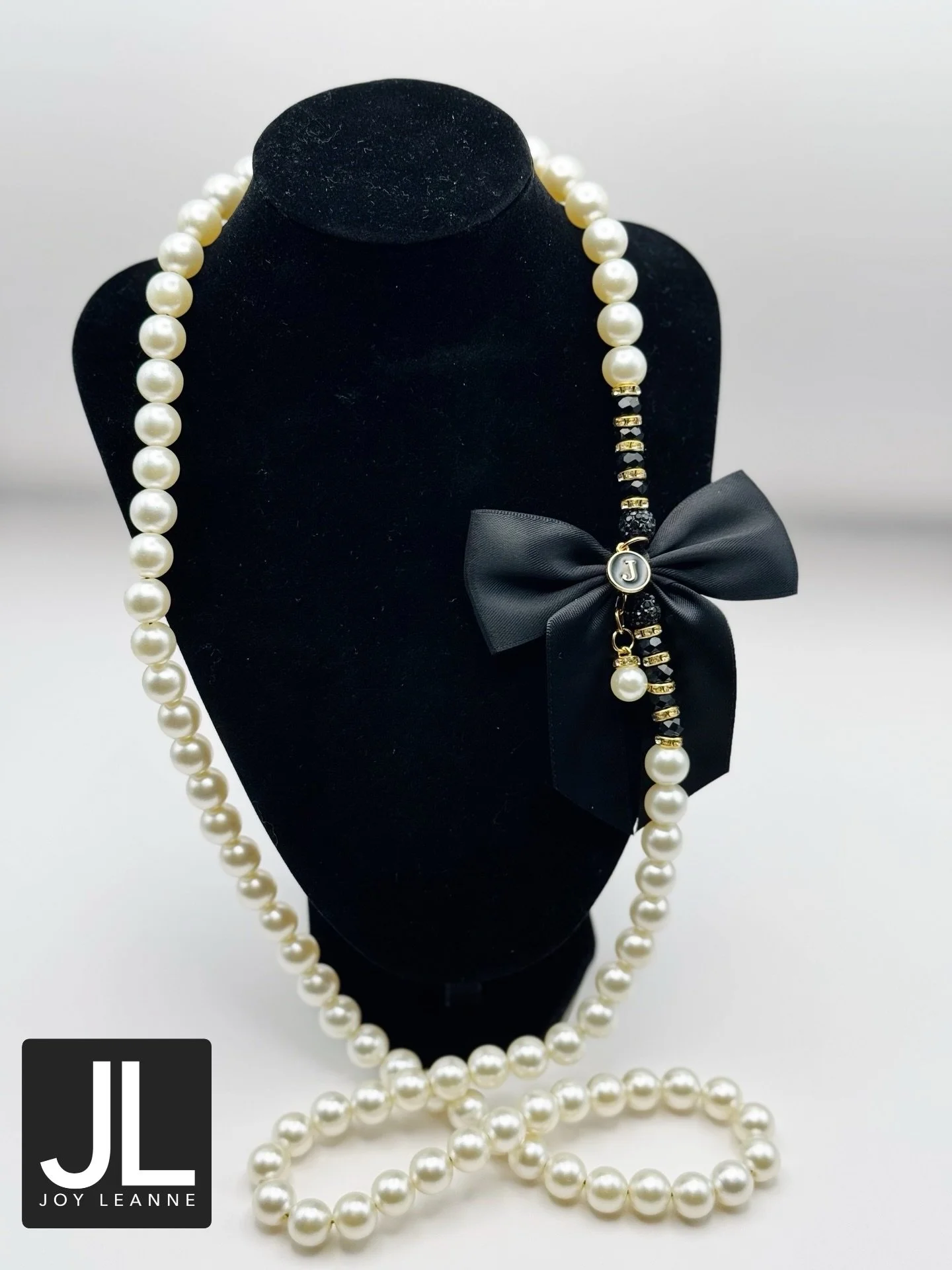 Custom jewelry and classy accessories in any color you&rsquo;d like! Shop online or submit your order online at JoyLeanne.com 

#JoyLeanne #fyp #HandmadeJewelry #StatementNecklace #CustomJewelry