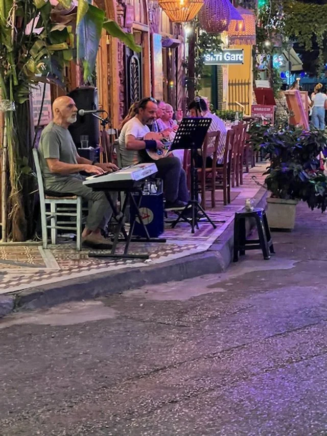 Live music!