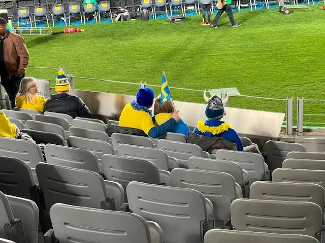 More swedes in helmets