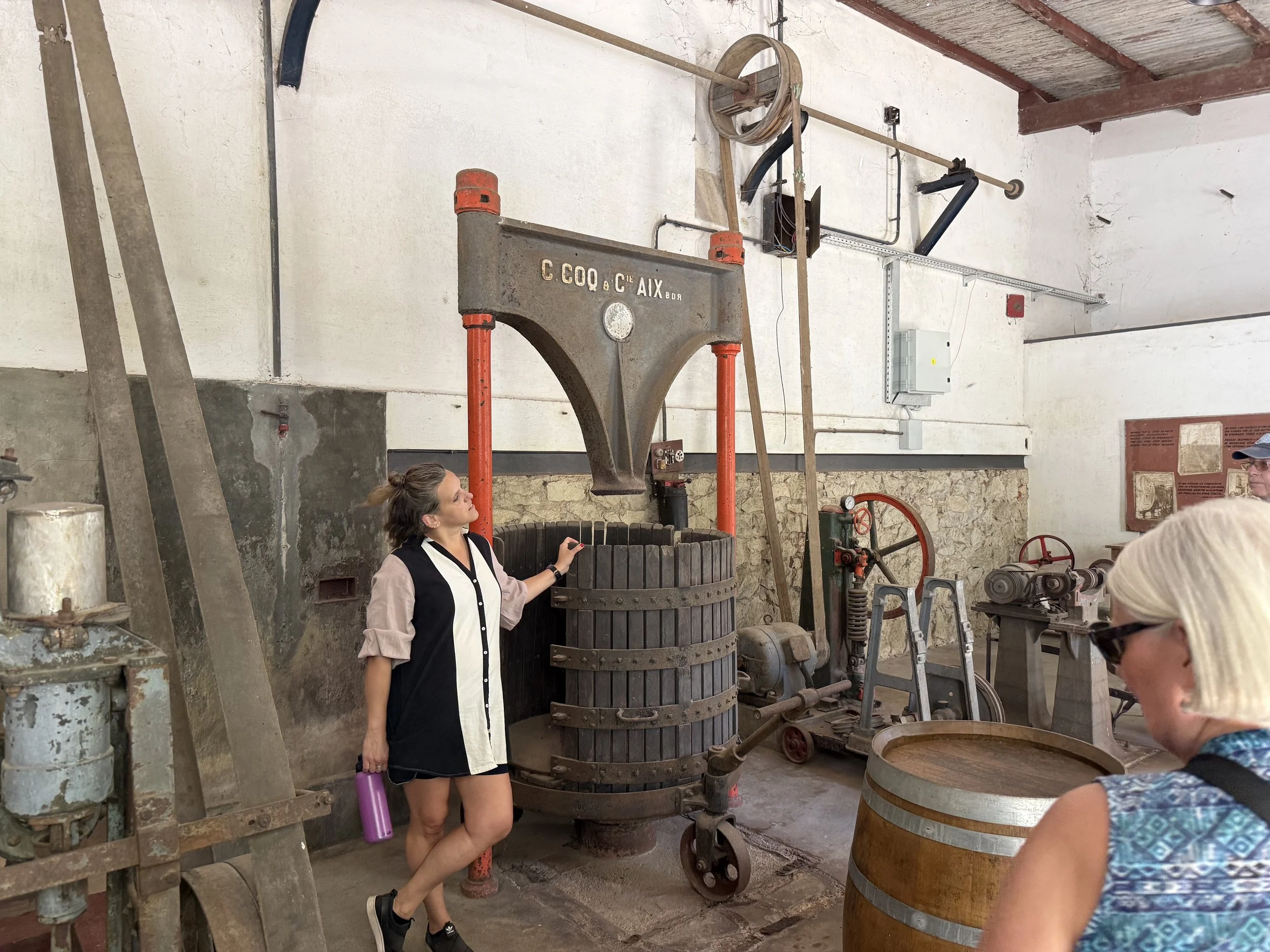 Original grape press and equipment