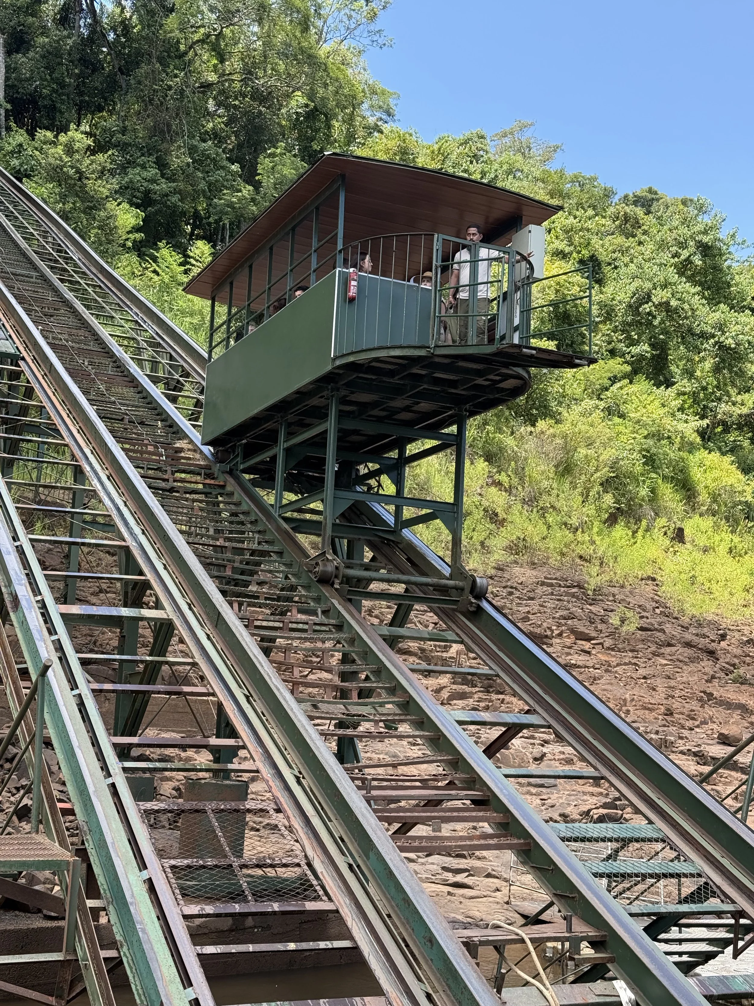 Funicular rail car