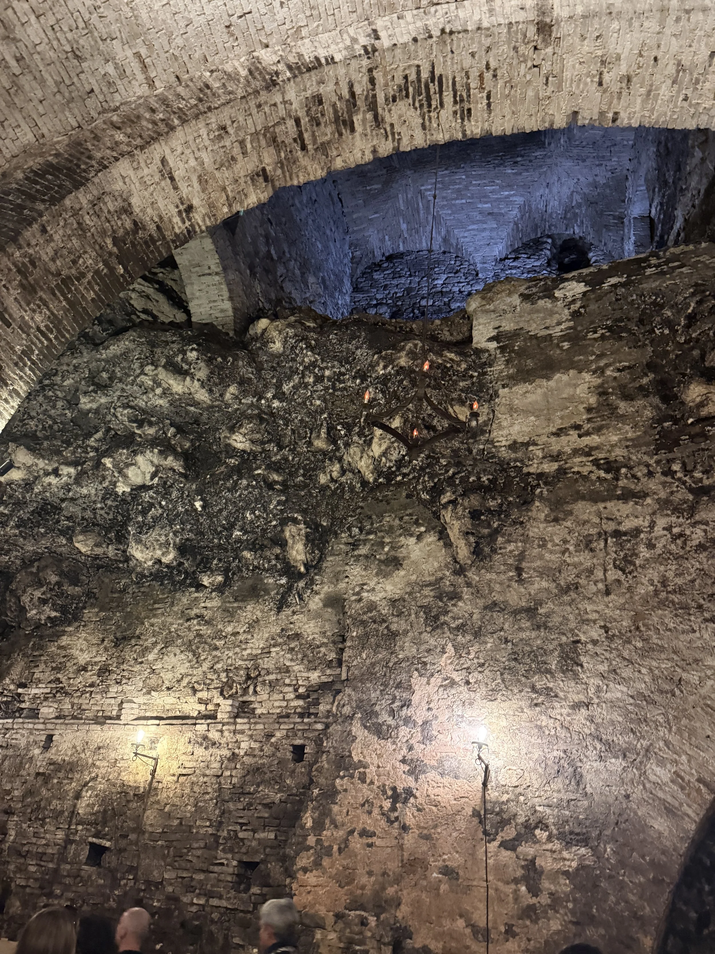 Extensive ceilings incorporated into the cave structure.