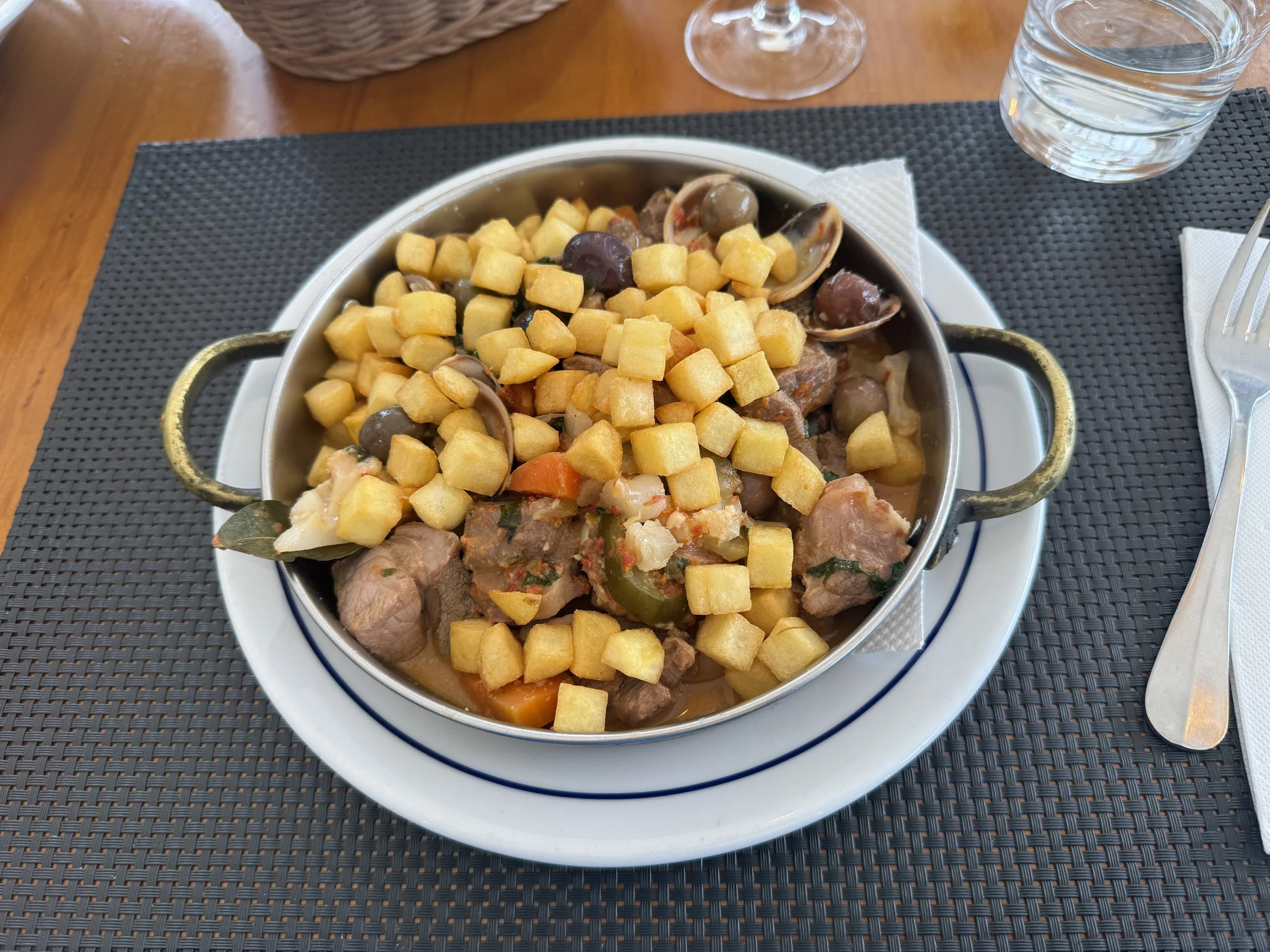 Pork meat with pickles and clams