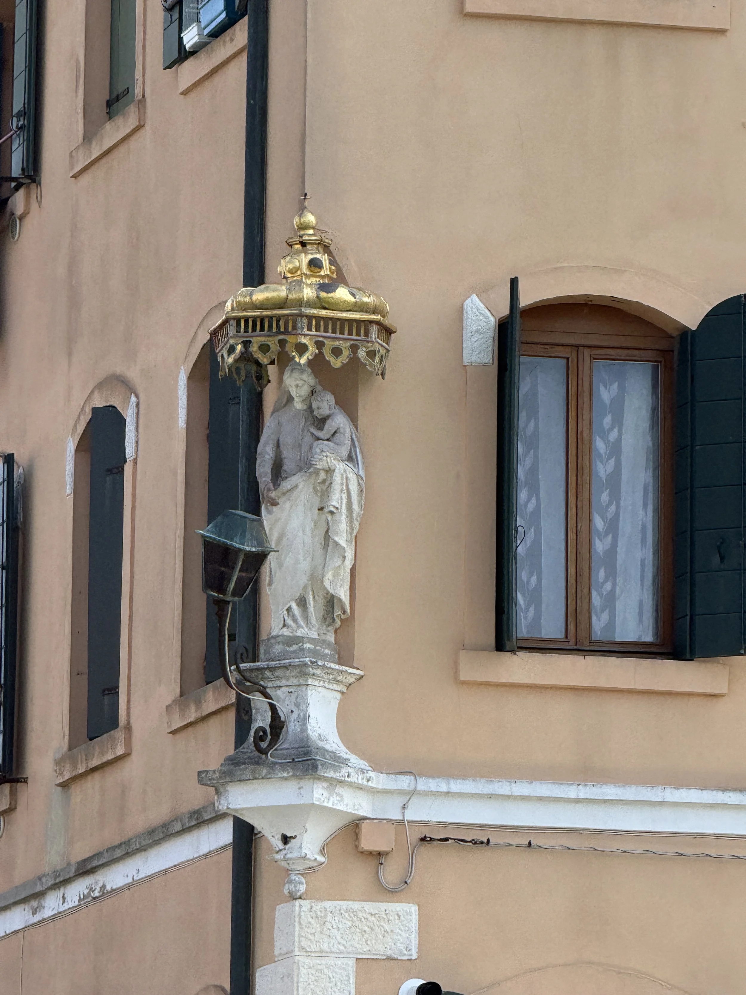 Wall Shrine of the Madonna along the canal.
