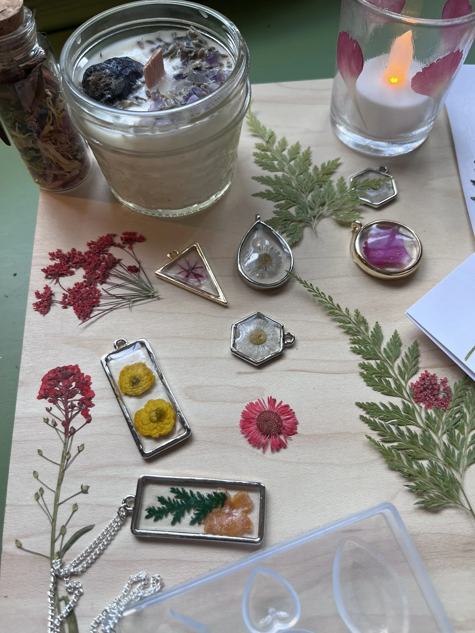 11/8 Pressed Flower Jewelry Workshop