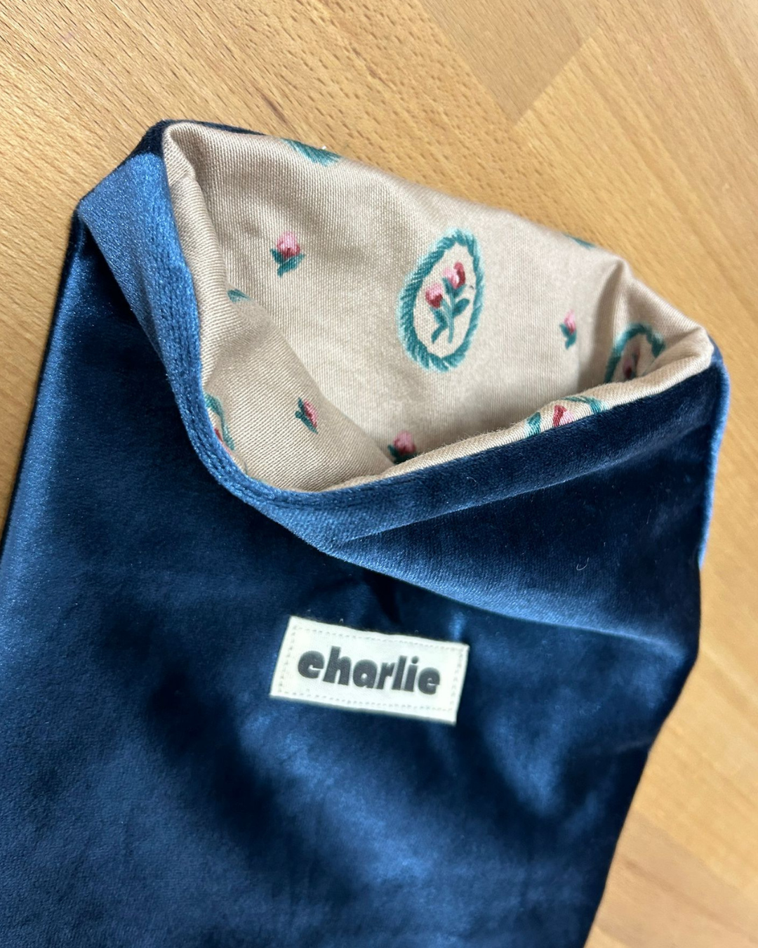 pochette-livre-grand-format-velours bleu-2.png