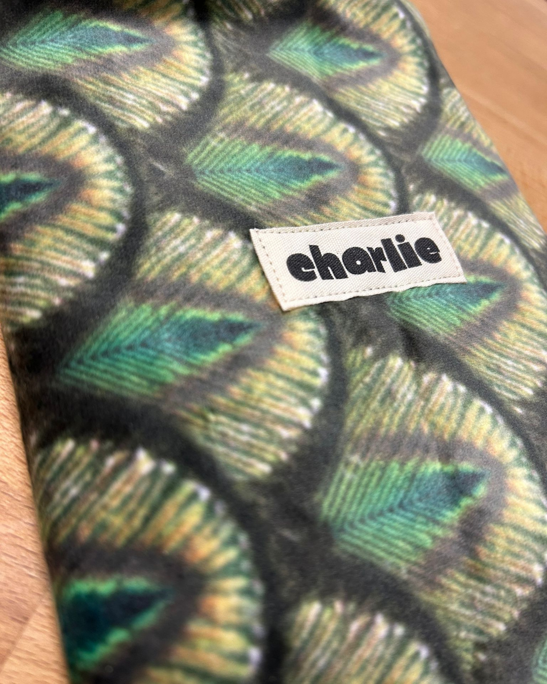 pochette-kindle-petit-livre-velours tropical-3.png