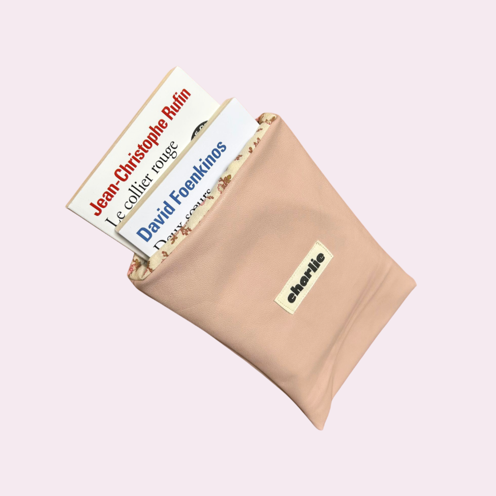 pochette-kindle-petit-livre-cuir-vieux-rose-1.png