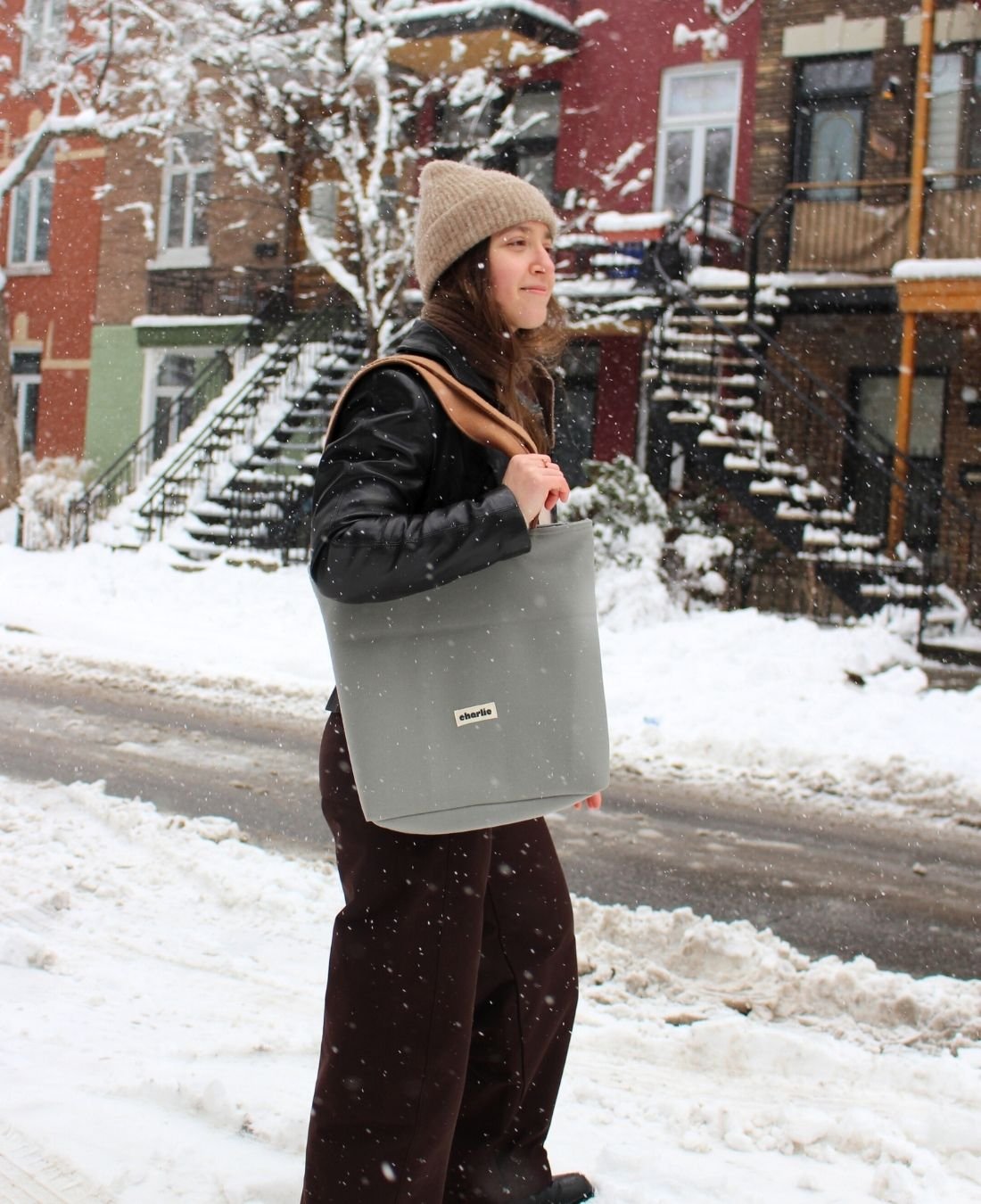 Charlie Hulin-Jane-sac-cabas-gris-camel-6.jpg