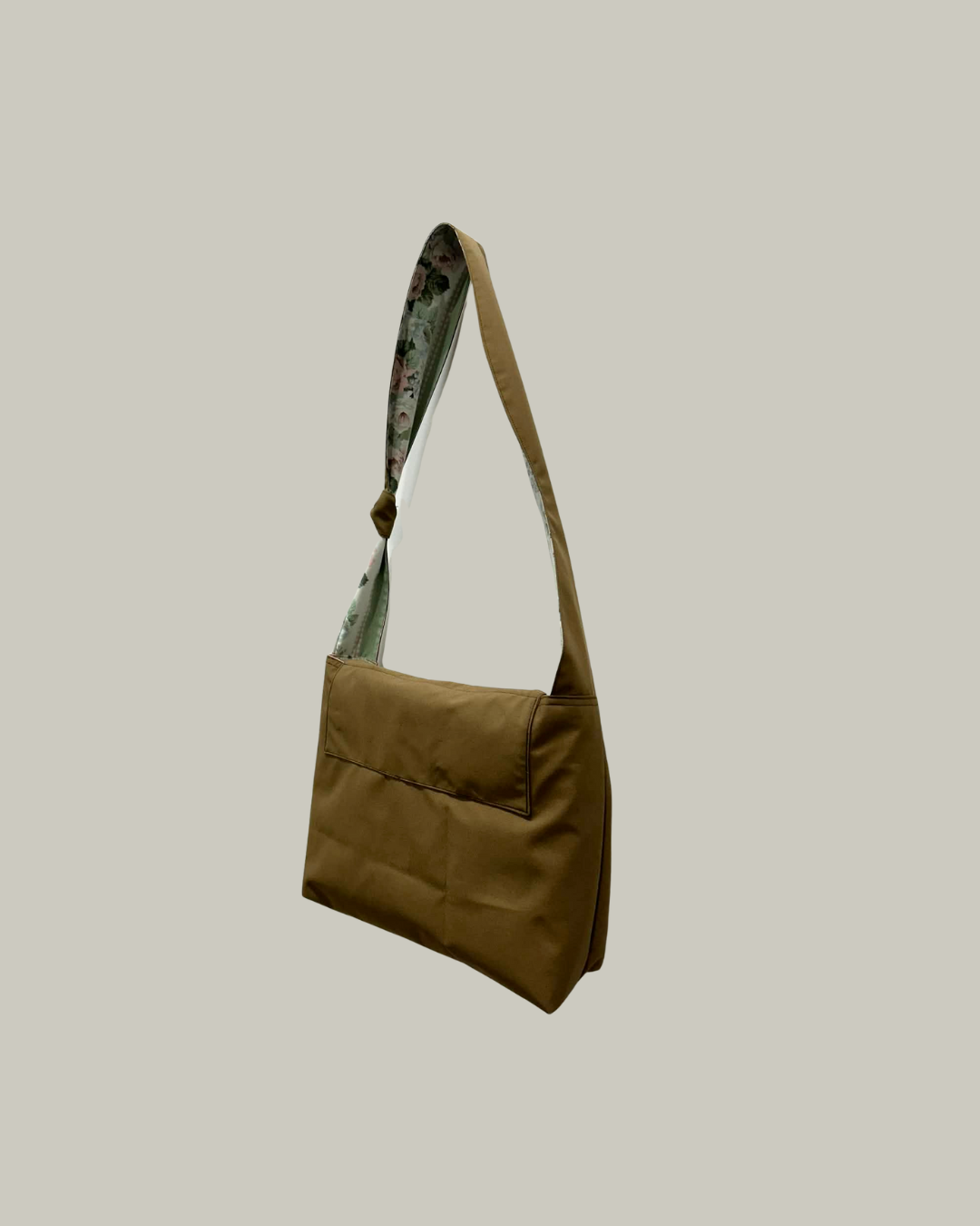 olivia-bandouliere-impermeable-brun-2.png