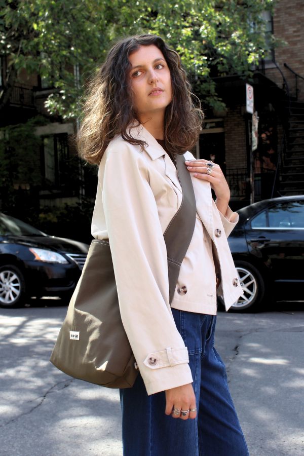 essentiel-sac-reversible-bandoulière-impermeable-kaki-1.png