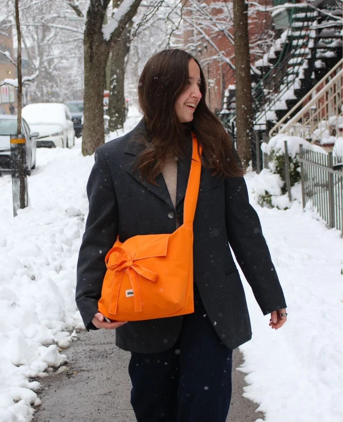 Charlie Hulin-Olivia-sac-bandouliere-imperméable-orange-3.jpg