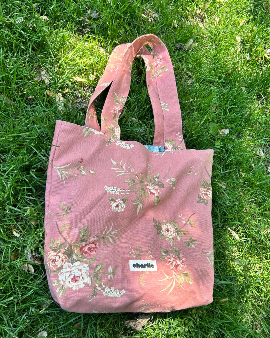 Le Tote-sac-réversible-rose-fleurs-2.png