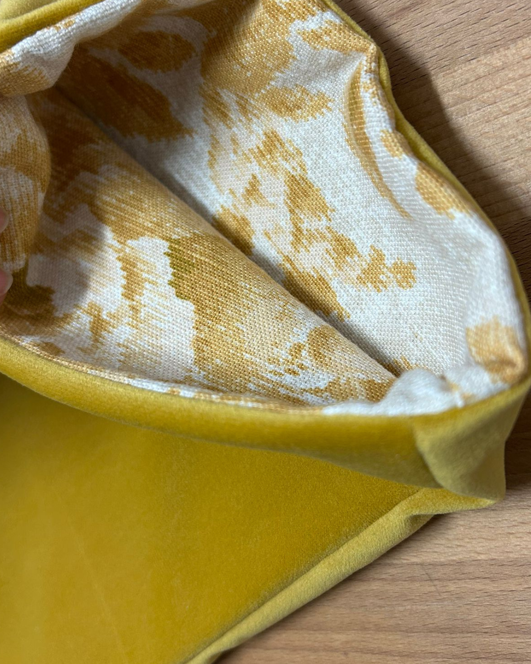 pochette-livre-grand-format-velours miel-3 (2).png