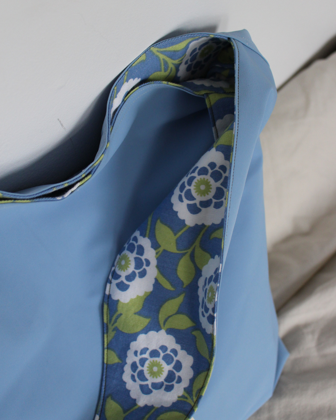 essentiel-sac-reversible-impermeable-bleu-ciel-6.png