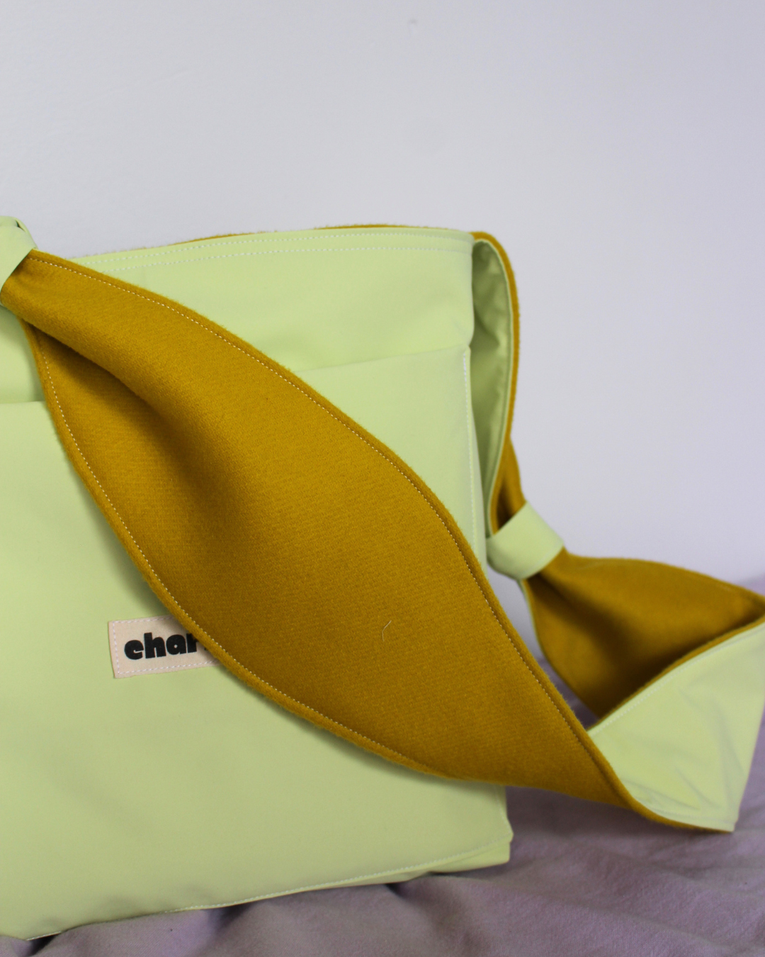 sac-réversible-eva-bandouliere-impermeable-jaune-7.png