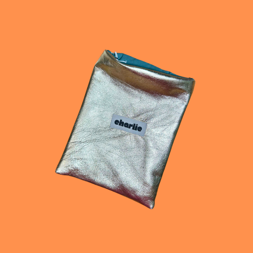 pochette-kindle-petit-livre-cuir-dor%C3%A9-1.png
