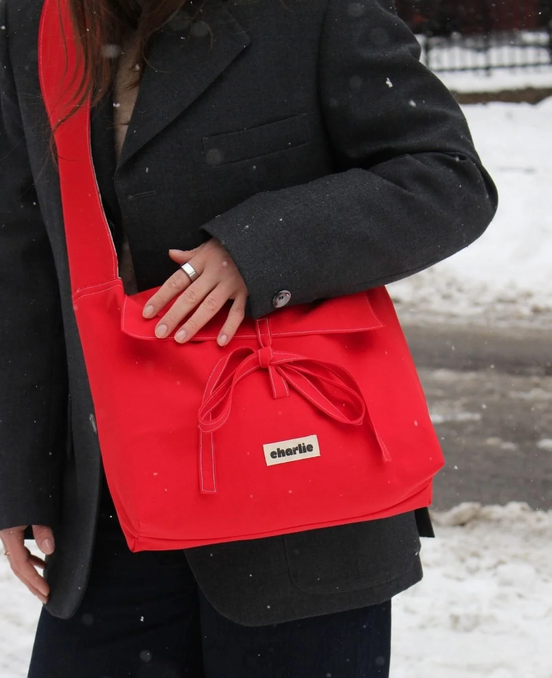 Charlie Hulin-Olivia-sac-bandouliere-imperméable-rouge-4.jpg