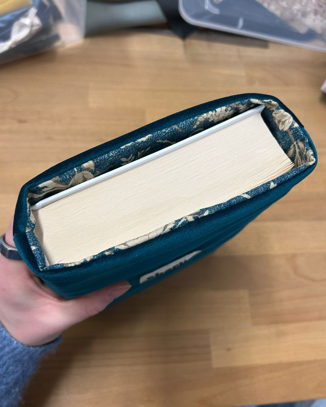 pochette-livre-grand-format-velours royal-2.png