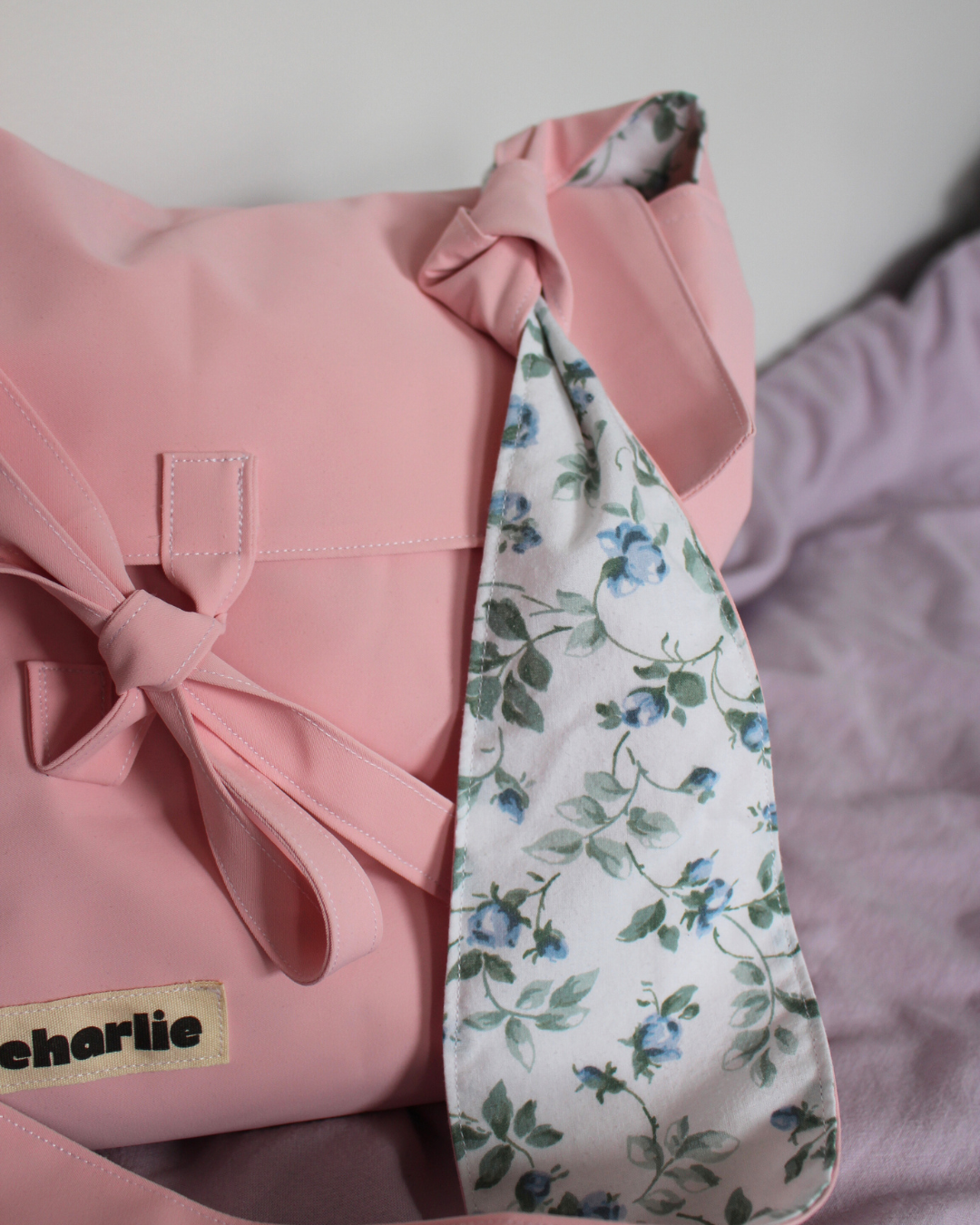 olivia-bandouliere-impermeable-baby-pink-3.png