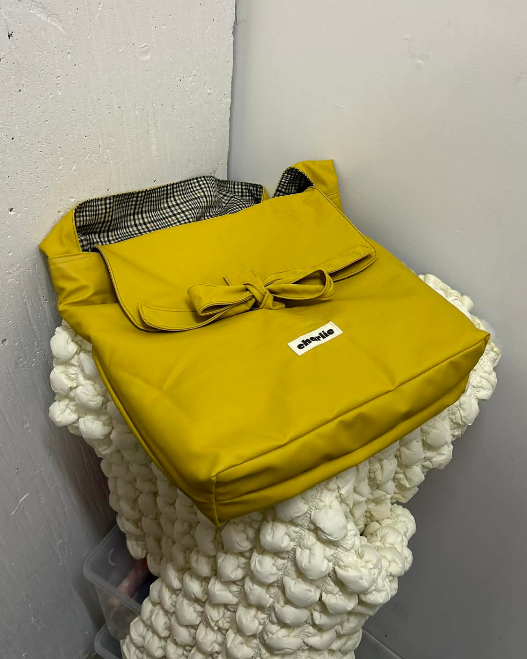 audacieux-sac-fermable-waterproof-jaune-carreau-7.png