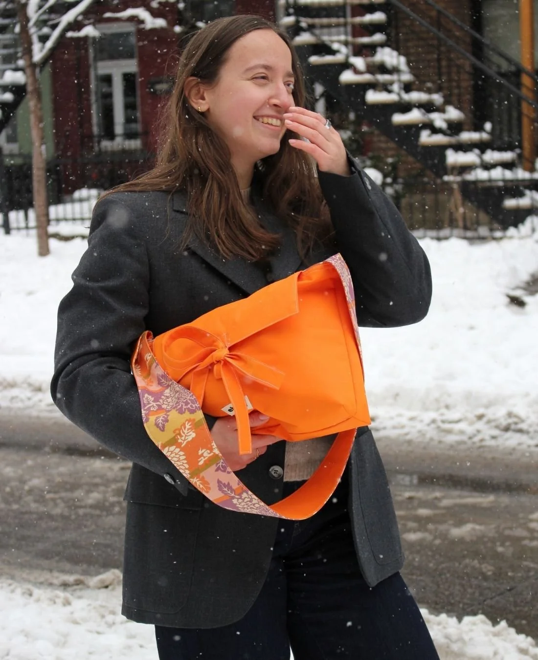 Charlie Hulin-Olivia-sac-bandouliere-imperméable-orange-5.jpg