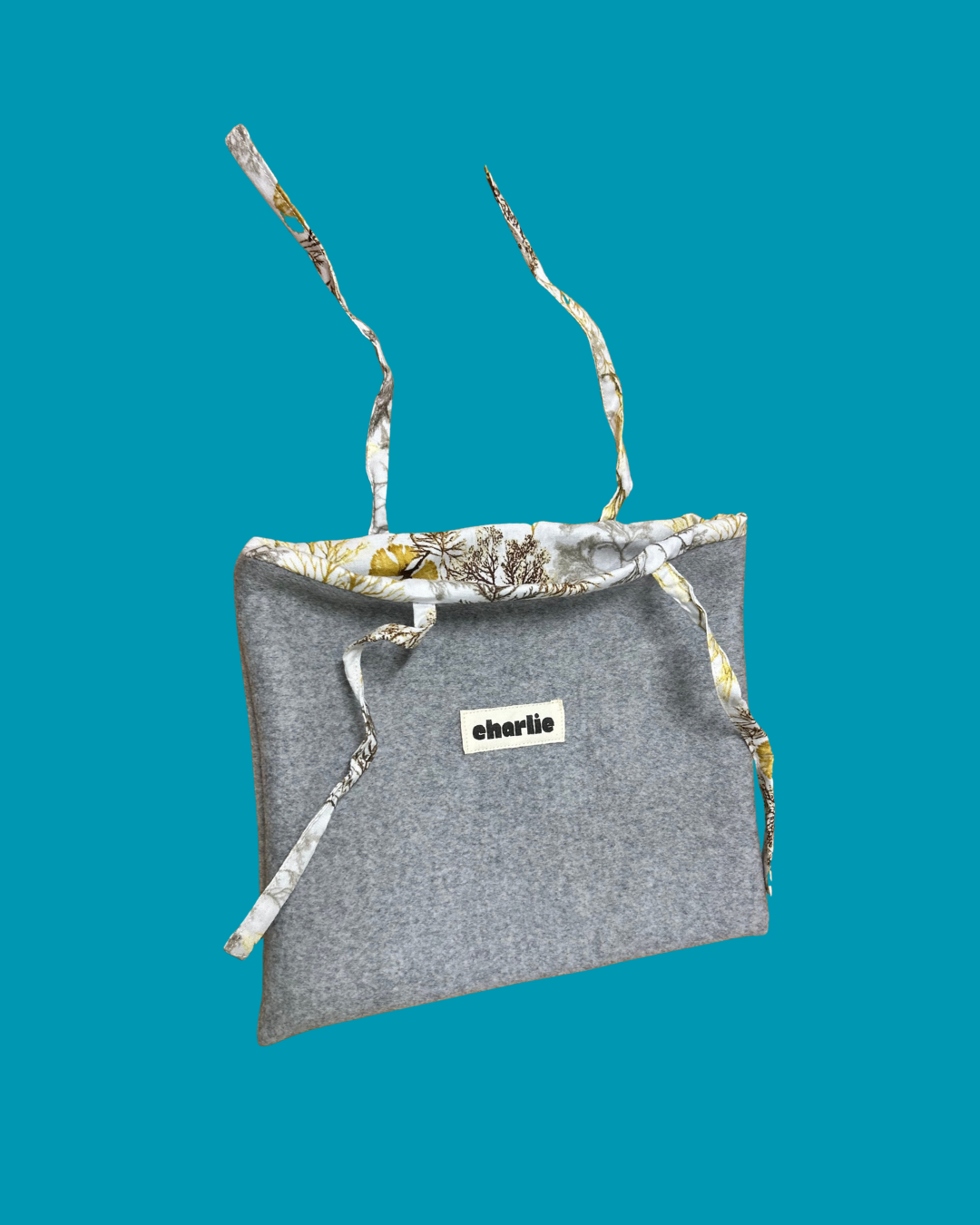 pochette-à-livre-coquette-grise-1.png
