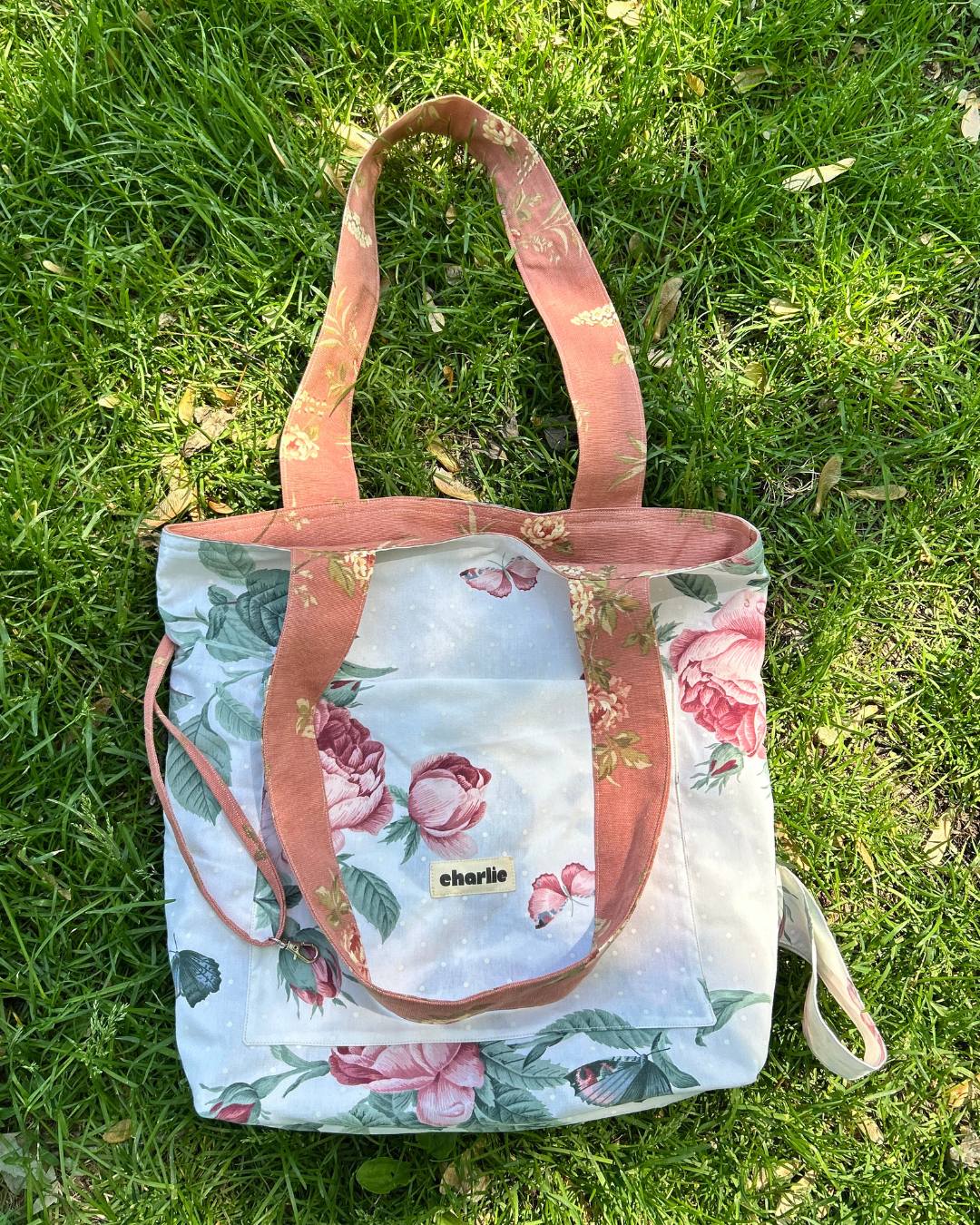 Le Tote-sac-réversible-rose-fleurs-3.png