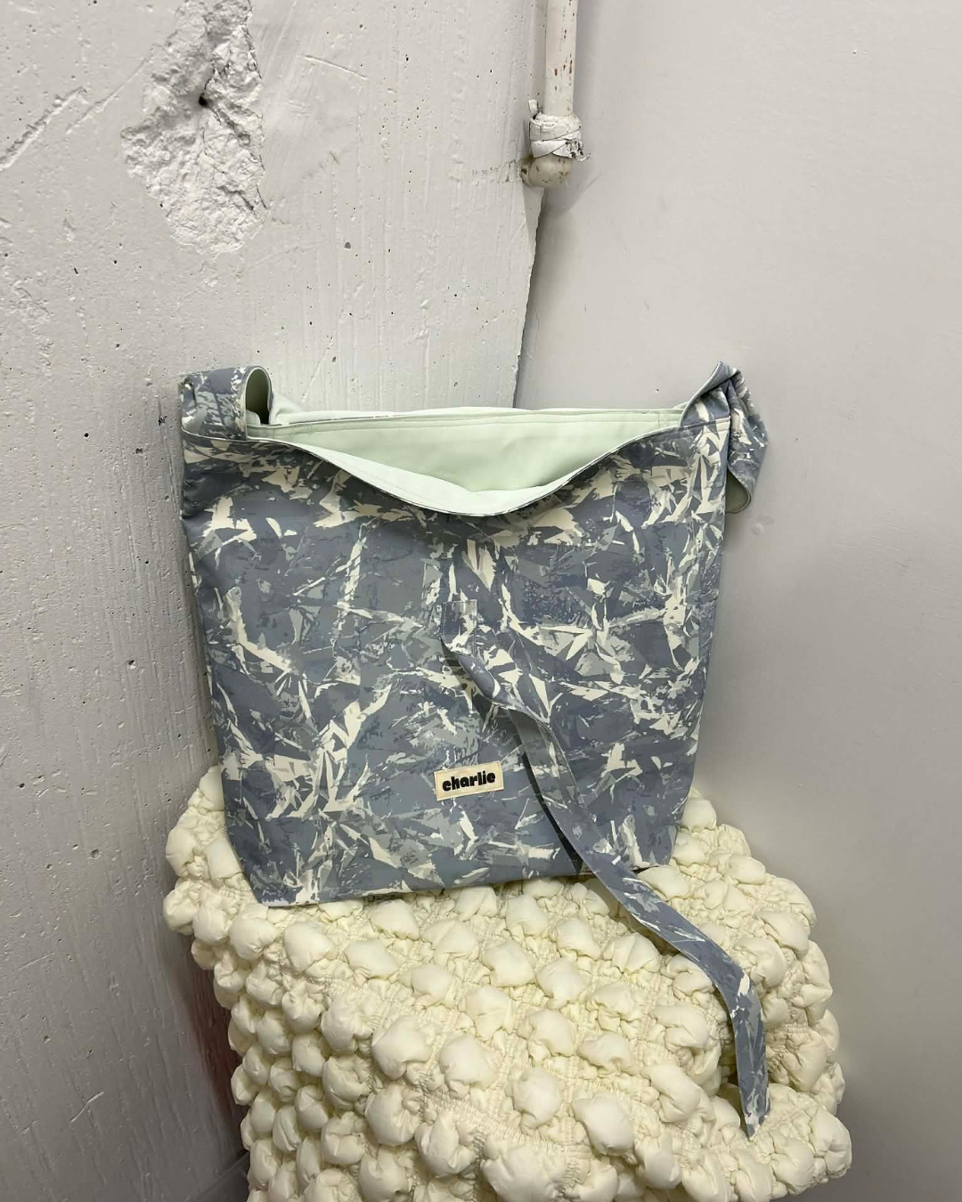 audacieux-sac-fermable-waterproof-marbre-gris-5.png