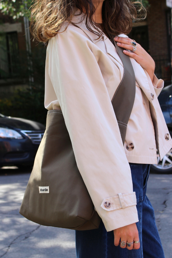 essentiel-sac-reversible-bandoulière-impermeable-kaki-2.png