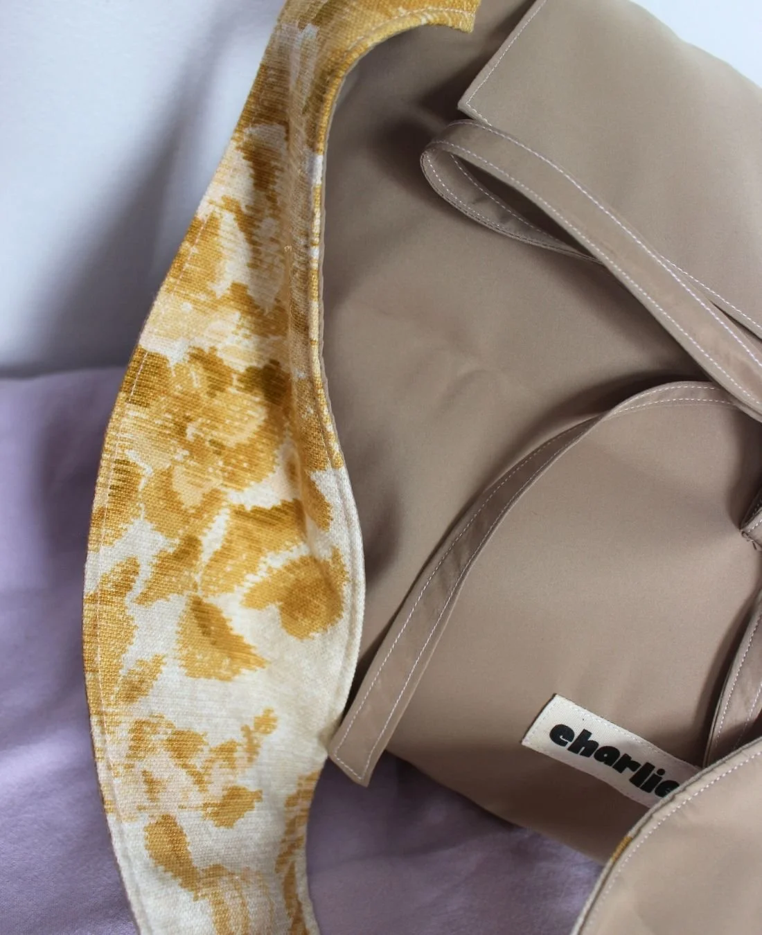 Charlie Hulin-Olivia-sac-bandouliere-imperméable-beige-1.jpg