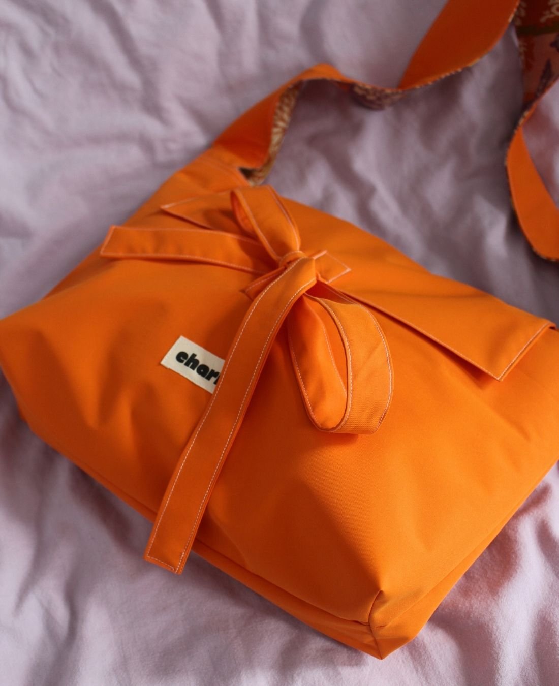 Charlie Hulin-Olivia-sac-bandouliere-imperméable-orange-9.jpg