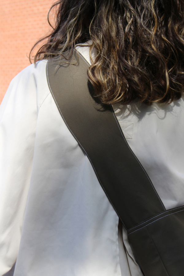 essentiel-sac-reversible-bandoulière-impermeable-kaki-8.png