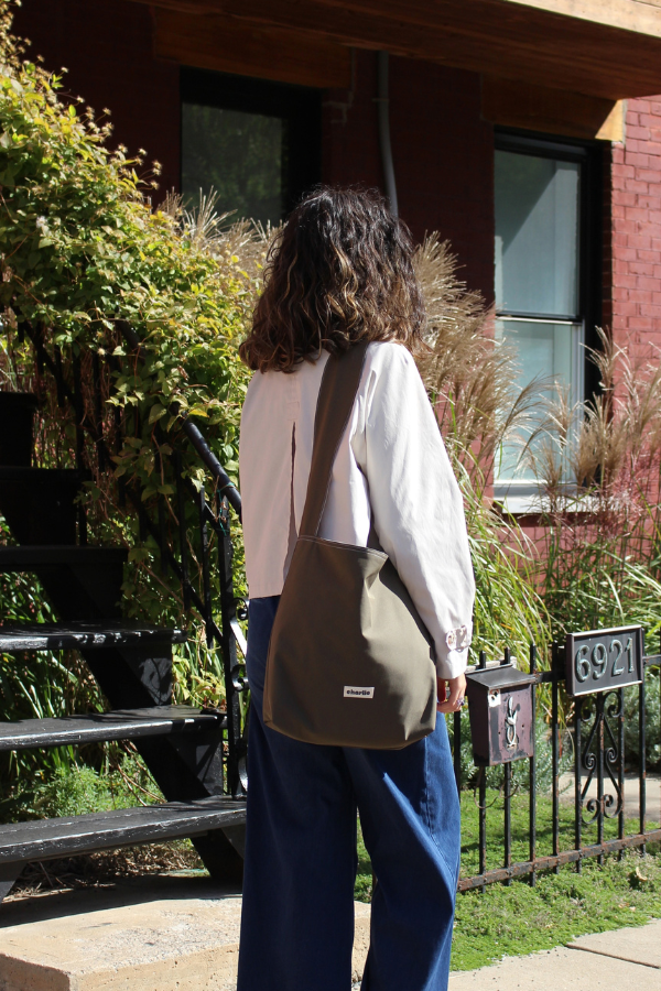 essentiel-sac-reversible-bandoulière-impermeable-kaki-6.png