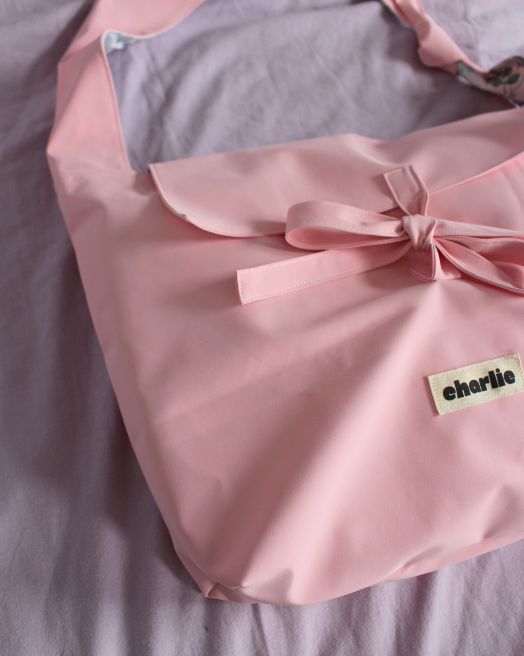 olivia-bandouliere-impermeable-baby-pink-4.png