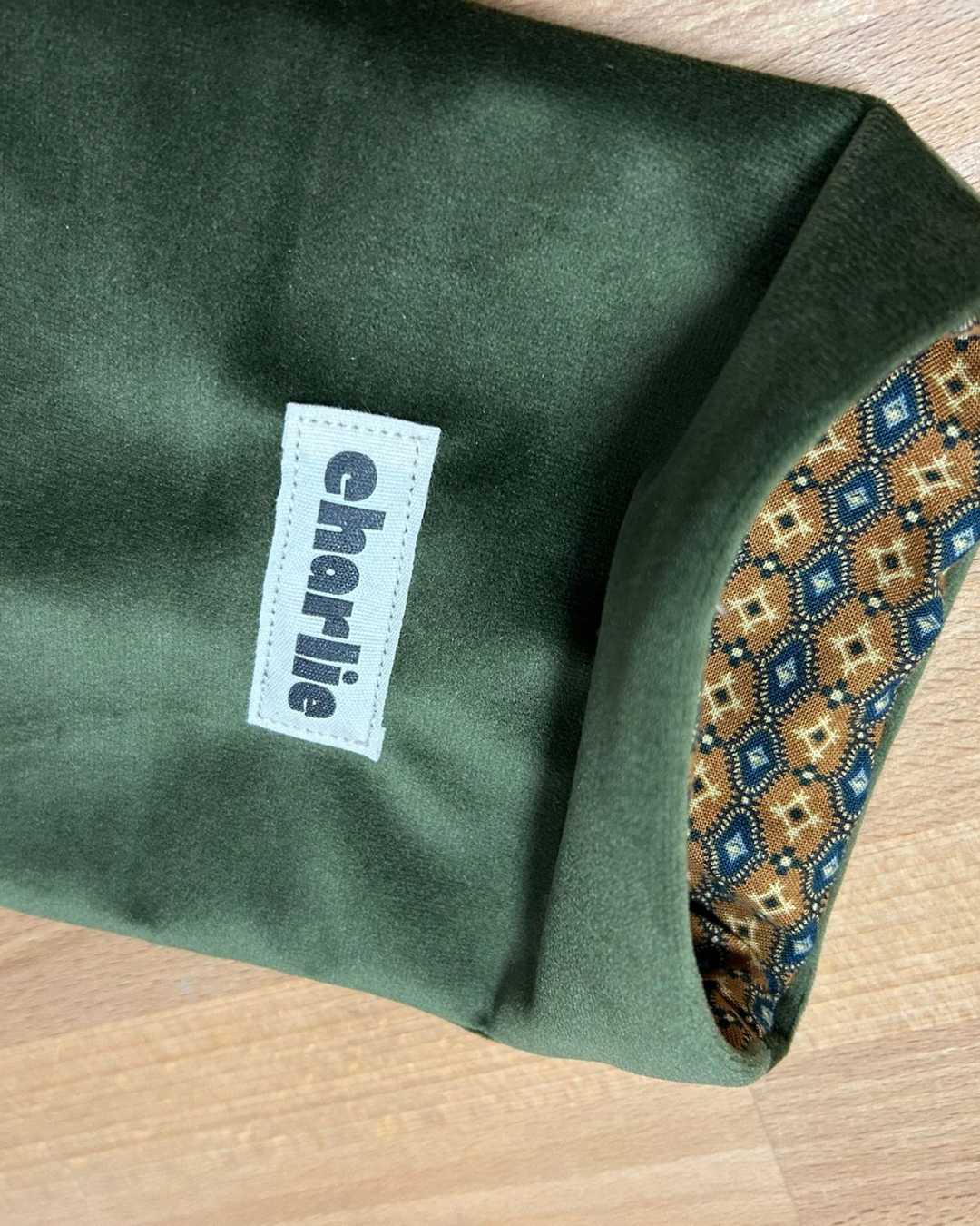 pochette-kindle-petit-livre-velours vert-2.png