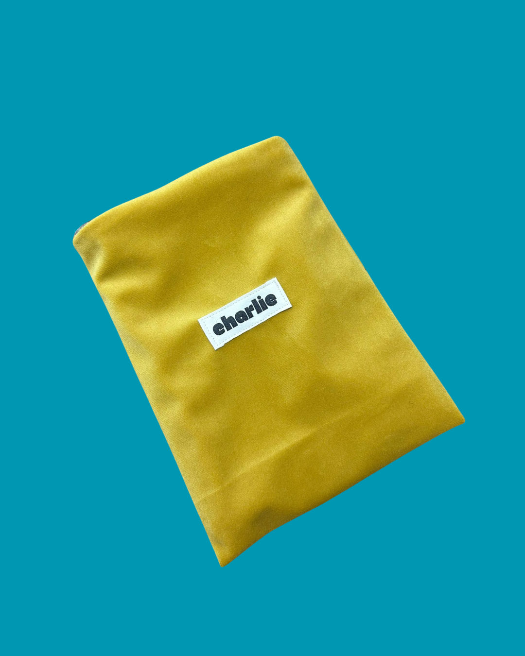 pochette-kindle-petit-livre-velours jaune-2.png