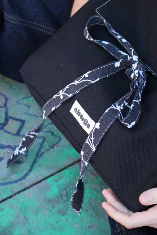 olivia-bandouliere-tissu-noir-blanc-8.png